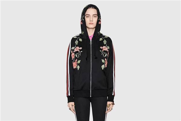 運(yùn)動(dòng)服搭配什么什么鞋子好 運(yùn)動(dòng)服套裝怎么挑選 運(yùn)動(dòng)服搭配什么什么鞋子好 運(yùn)動(dòng)服套裝怎么挑選