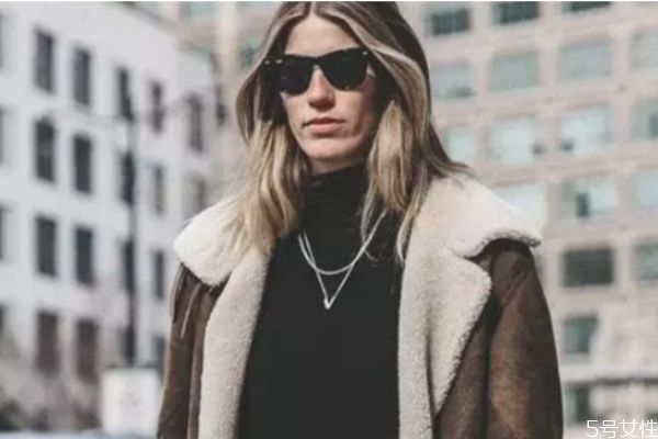 項(xiàng)鏈冬天可以戴在外面嗎 冬天如何佩戴項(xiàng)鏈 項(xiàng)鏈冬天可以戴在外面嗎 冬天如何佩戴項(xiàng)鏈