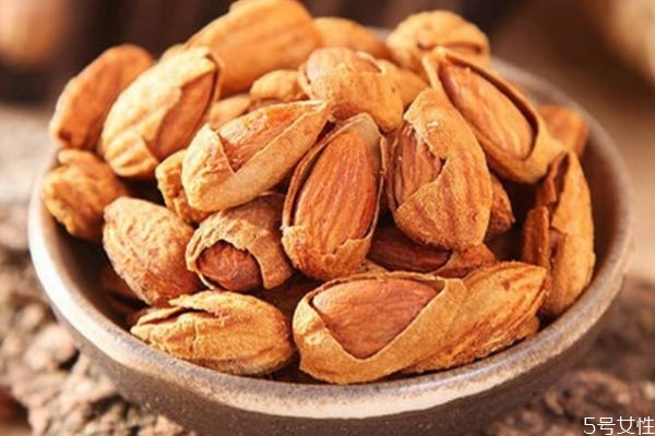 吃巴旦木有什么注意的呢 什么人不能吃巴旦木呢 吃巴旦木有什么注意的呢 什么人不能吃巴旦木呢