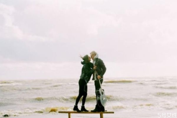 什么樣的男生一看就沒(méi)有談過(guò)戀愛(ài) 沒(méi)談過(guò)戀愛(ài)的男生特點(diǎn) 什么樣的男生一看就沒(méi)有談過(guò)戀愛(ài) 沒(méi)談過(guò)戀愛(ài)的男生特點(diǎn)