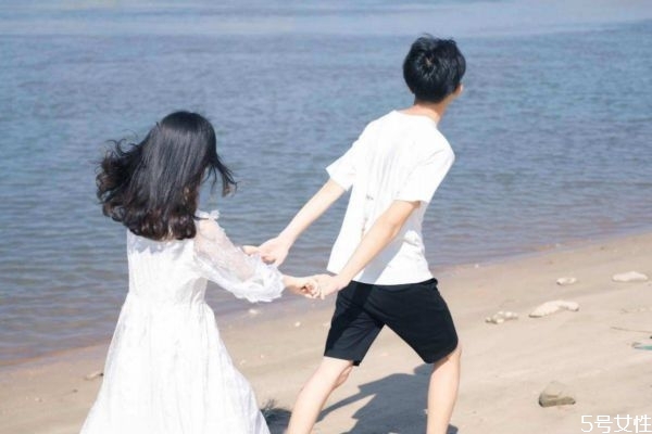 沒(méi)談過(guò)戀愛(ài)的男生怎么追女生 追女孩子的技巧和方法