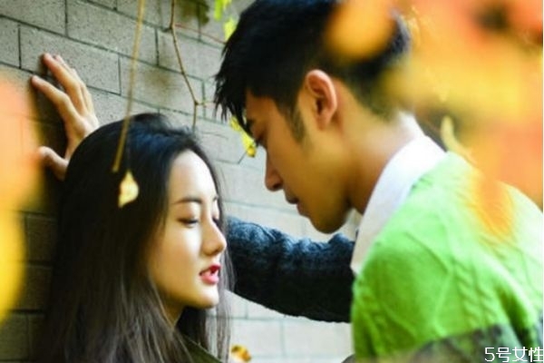 沒(méi)談過(guò)戀愛(ài)的男生怎么追女生 追女孩子的技巧和方法