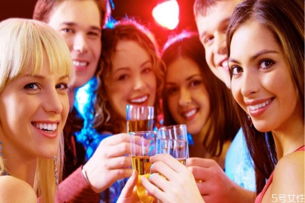 什么樣的人酒量大呢 酒量大的人有什么特征呢 什么樣的人酒量大呢 酒量大的人有什么特征呢