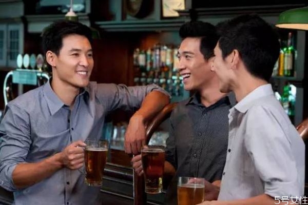 什么樣的人酒量大呢 酒量大的人有什么特征呢 什么樣的人酒量大呢 酒量大的人有什么特征呢