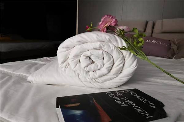 真絲和桑蠶絲的區(qū)別 鑒別真絲面料的方法 真絲和桑蠶絲的區(qū)別 鑒別真絲面料的方法