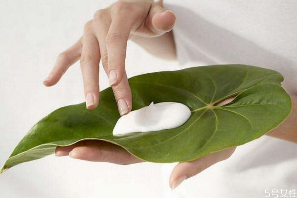 季節(jié)性手脫皮是怎么造成的呢 如何治療季節(jié)性手脫皮呢 季節(jié)性手脫皮是怎么造成的呢 如何治療季節(jié)性手脫皮呢