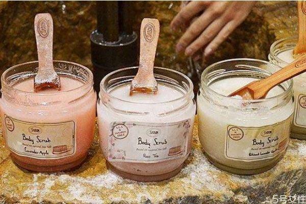 磨砂膏和去角質(zhì)啫喱哪個好 磨砂膏不要天天用 磨砂膏和去角質(zhì)啫喱哪個好 磨砂膏不要天天用