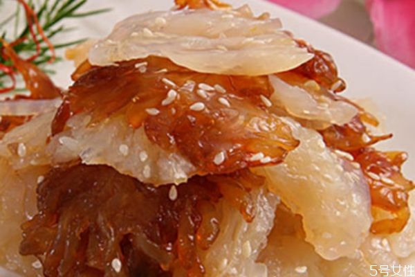 海蜇頭應該怎么挑選呢 海蜇頭可以怎么吃呢 海蜇頭應該怎么挑選呢 海蜇頭可以怎么吃呢