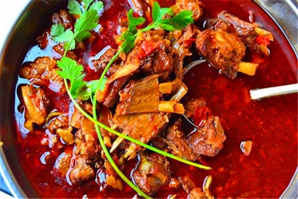 正宗羊肉火鍋的做法 羊肉火鍋不能加什么菜 正宗羊肉火鍋的做法 羊肉火鍋不能加什么菜