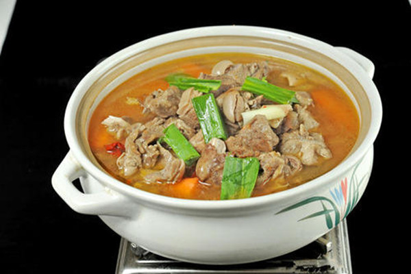 正宗羊肉火鍋的做法 羊肉火鍋不能加什么菜 正宗羊肉火鍋的做法 羊肉火鍋不能加什么菜