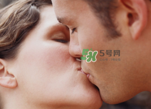 如何接吻更有感覺(jué)？如何接吻讓她舒服？