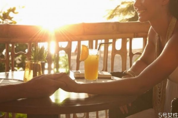 喜歡聊騷卻不戀愛的男生有什么表現(xiàn) 男生只聊騷不戀愛 喜歡聊騷卻不戀愛的男生有什么表現(xiàn) 男生只聊騷不戀愛