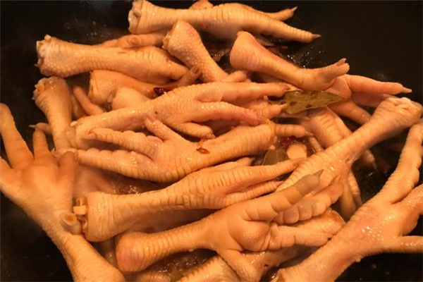 鹵雞爪放什么香料好吃 鹵雞爪什么時候放鹽