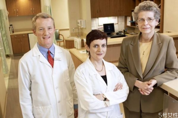 骨髓移植風(fēng)險大嗎 骨髓移植要注意什么呢 骨髓移植風(fēng)險大嗎 骨髓移植要注意什么呢