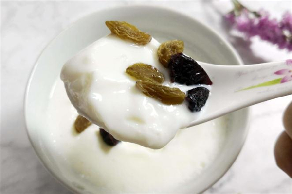 雙皮奶不能和什么一起吃 雙皮奶什么人不能吃 雙皮奶不能和什么一起吃 雙皮奶什么人不能吃