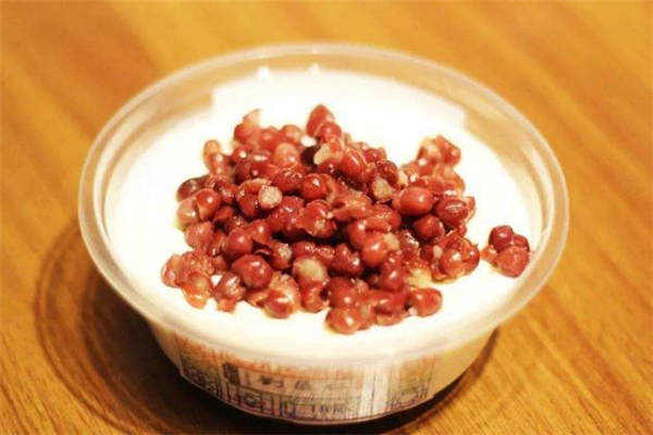 雙皮奶不能和什么一起吃 雙皮奶什么人不能吃 雙皮奶不能和什么一起吃 雙皮奶什么人不能吃