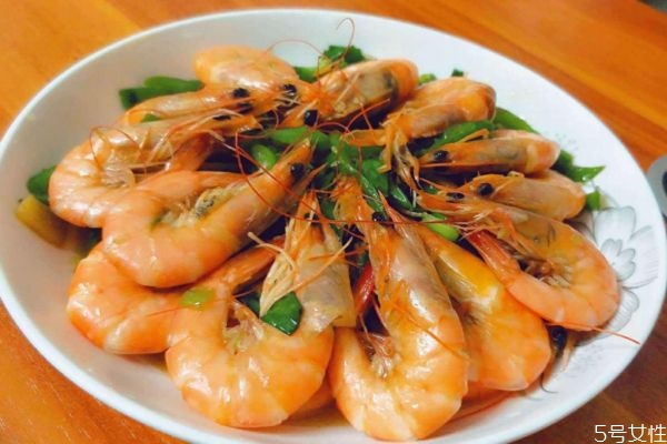 竹節(jié)蝦孕婦可以吃嗎 孕婦吃蝦有什么好處呢 竹節(jié)蝦孕婦可以吃嗎 孕婦吃蝦有什么好處呢