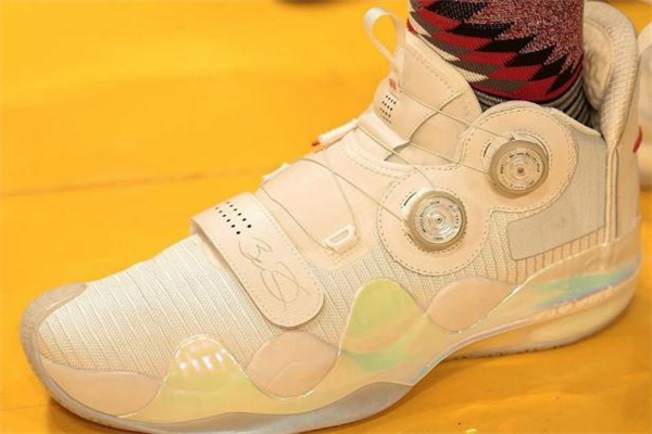 韋德之道8和aj34哪個(gè)好 韋德之道8和aj34對比測評