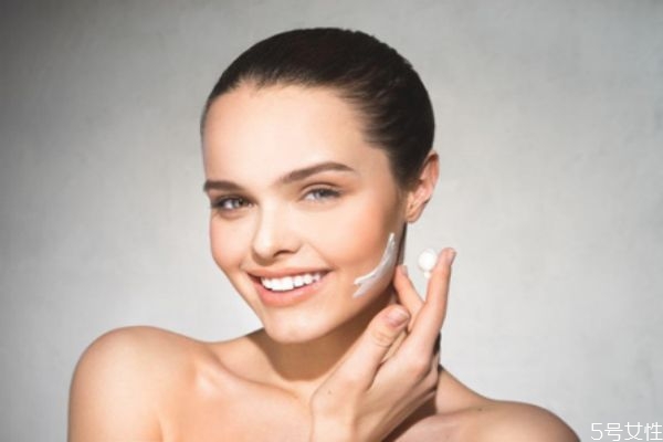 冬天抹臉的正確順序全部 冬天護膚的使用順序 冬天抹臉的正確順序全部 冬天護膚的使用順序