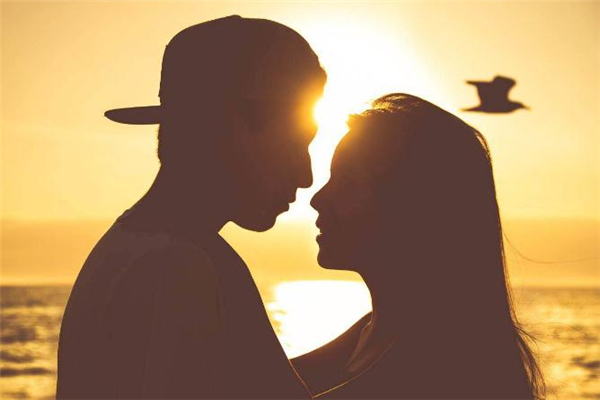 愛(ài)情中單戀能保持多久 單方面付出的感情能堅(jiān)持多久