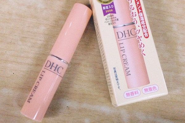 dhc潤唇膏怎么拆開下半截 護(hù)唇有多重要