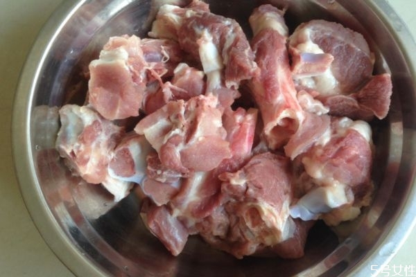 豬骨有什么營養(yǎng)價值呢 吃豬骨有什么好處呢 豬骨有什么營養(yǎng)價值呢 吃豬骨有什么好處呢