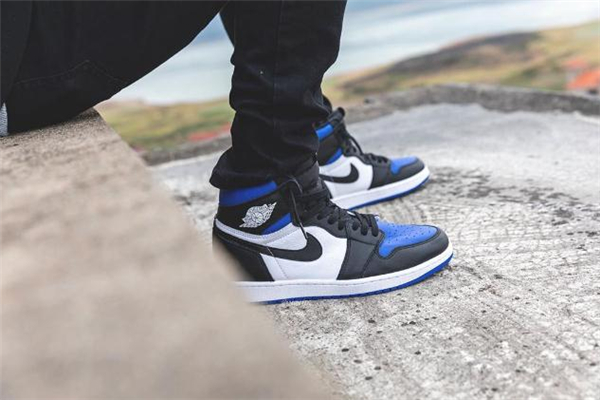 aj1黑藍腳趾配什么襪子 aj1黑藍腳趾搭配什么顏色襪子 aj1黑藍腳趾配什么襪子 aj1黑藍腳趾搭配什么顏色襪子