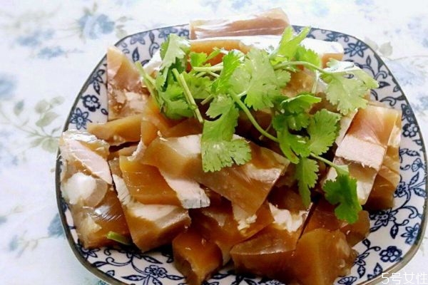 豬皮的熱量高嗎 吃豬皮會(huì)長胖嗎 豬皮的熱量高嗎 吃豬皮會(huì)長胖嗎