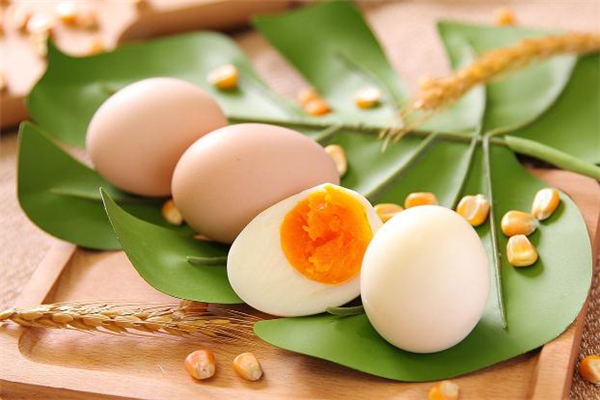 土雞蛋和洋雞蛋的區(qū)別 土雞蛋和洋雞蛋營養(yǎng)價值一樣嗎 土雞蛋和洋雞蛋的區(qū)別 土雞蛋和洋雞蛋營養(yǎng)價值一樣嗎