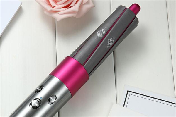 戴森卷發(fā)棒會燙手嗎 戴森卷發(fā)棒一鍵冷風要一直按著嗎