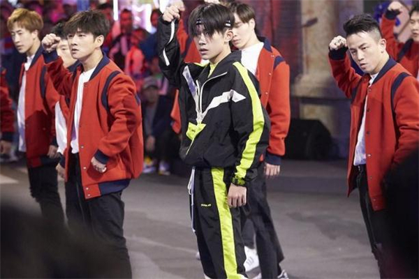 跳街舞的男生穿什么好看 街舞風(fēng)男生穿搭圖片 跳街舞的男生穿什么好看 街舞風(fēng)男生穿搭圖片