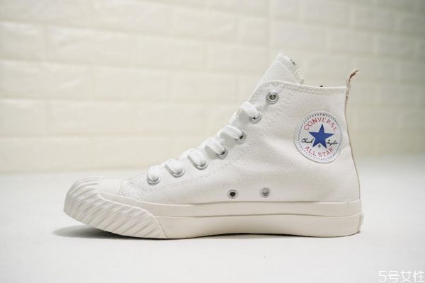 帆布鞋需要買大一碼嗎 帆布鞋舌頭歪怎么解決 帆布鞋需要買大一碼嗎 帆布鞋舌頭歪怎么解決