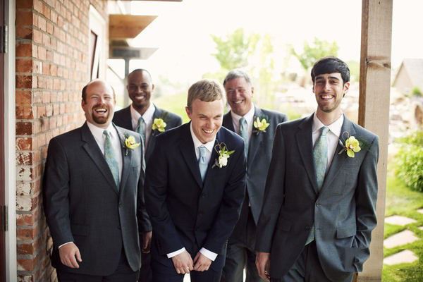 伴郎選什么顏色的領帶好 伴郎挑選領帶要注意什么 伴郎選什么顏色的領帶好 伴郎挑選領帶要注意什么