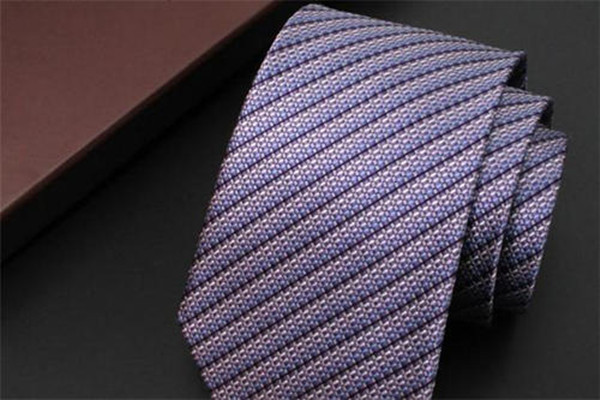 蠶絲領帶清洗的注意事項 領帶變形了怎么辦 蠶絲領帶清洗的注意事項 領帶變形了怎么辦