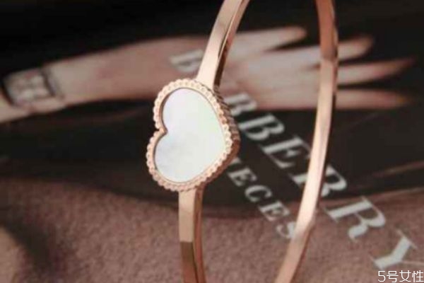 黃金鉑金k金哪個(gè)貴 黃金鉑金k金的區(qū)別 黃金鉑金k金哪個(gè)貴 黃金鉑金k金的區(qū)別