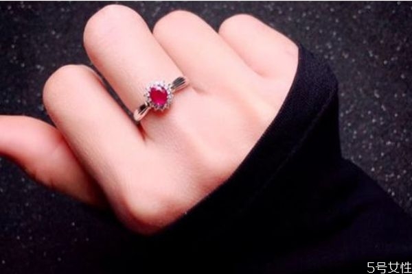 紅寶石有燒還是無(wú)燒好 紅寶石首飾保養(yǎng)