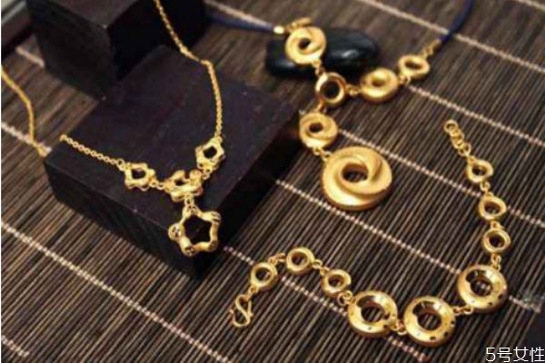 如何辨別白金與鉑金 白金和鉑金的區(qū)別 如何辨別白金與鉑金 白金和鉑金的區(qū)別