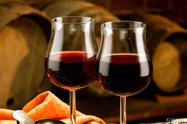喝紅酒的好處有什么 紅酒應(yīng)該怎么鑒別好壞呢 喝紅酒的好處有什么 紅酒應(yīng)該怎么鑒別好壞呢