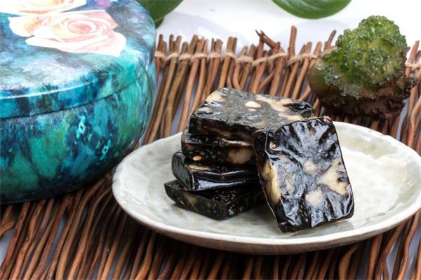 阿膠和驢膠有什么區(qū)別 阿膠和驢膠哪個補血效果好 阿膠和驢膠有什么區(qū)別 阿膠和驢膠哪個補血效果好