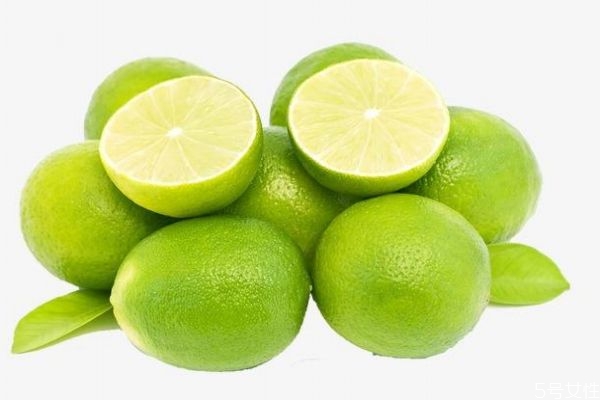 綠檸檬可以吃嗎 綠檸檬有什么營(yíng)養(yǎng)價(jià)值 綠檸檬可以吃嗎 綠檸檬有什么營(yíng)養(yǎng)價(jià)值