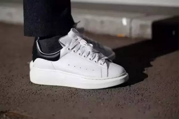 鞋邊黃了怎么洗白 小白鞋怎么清洗起來方便 鞋邊黃了怎么洗白 小白鞋怎么清洗起來方便