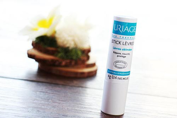 依泉舒慕適特潤(rùn)滋潤(rùn)唇膏功效 依泉舒慕適特潤(rùn)滋潤(rùn)唇膏效果如何