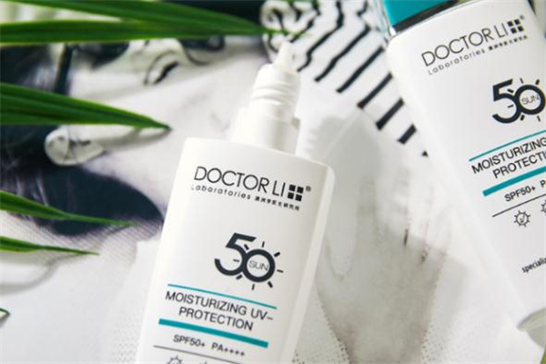 李醫(yī)生防曬霜多少錢 李醫(yī)生防曬霜是物理還是化學(xué)防曬 李醫(yī)生防曬霜多少錢 李醫(yī)生防曬霜是物理還是化學(xué)防曬