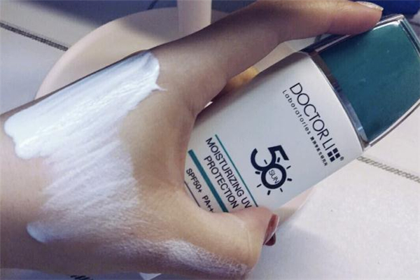 李醫(yī)生防曬霜成分 李醫(yī)生防曬霜孕婦可以用嗎 李醫(yī)生防曬霜成分 李醫(yī)生防曬霜孕婦可以用嗎