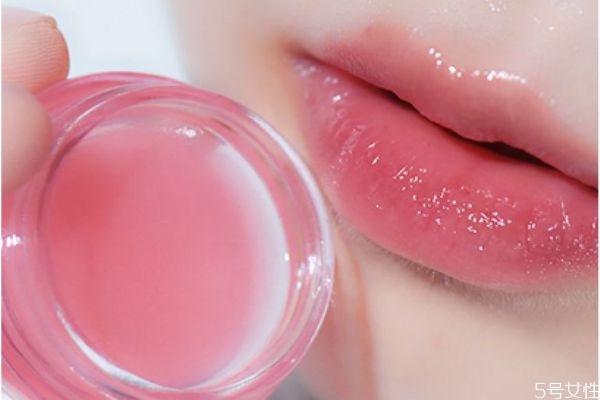 唇凍可以當(dāng)口紅用嗎 唇凍和口紅的區(qū)別 唇凍可以當(dāng)口紅用嗎 唇凍和口紅的區(qū)別