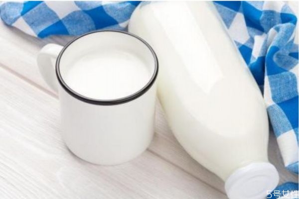 鮮牛奶的保質(zhì)期多久 鮮牛奶過期可以喝嗎 鮮牛奶的保質(zhì)期多久 鮮牛奶過期可以喝嗎