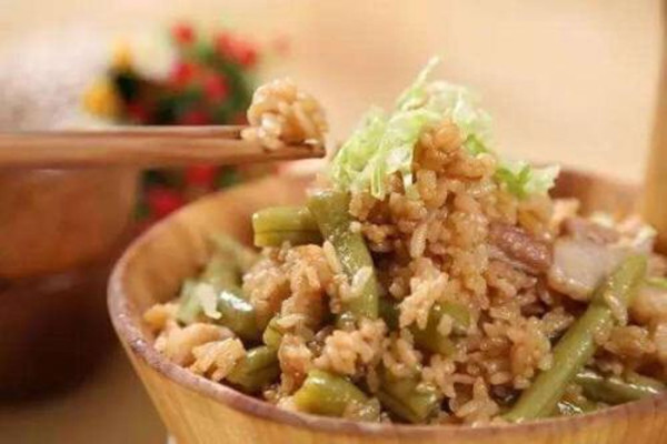 豆角米飯?jiān)趺醋龊贸?豆角和什么一起做好吃 豆角米飯?jiān)趺醋龊贸?豆角和什么一起做好吃