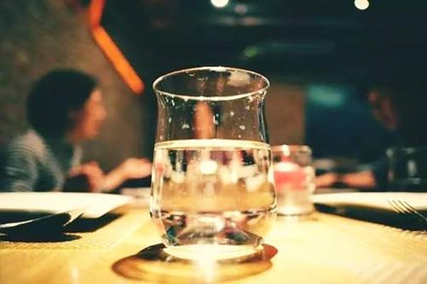 為什么睡覺(jué)醒來(lái)嘴巴干 女人晚上睡覺(jué)口干的原因 