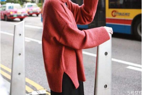 明綠色毛衣怎么搭配 什么顏色毛衣最百搭 明綠色毛衣怎么搭配 什么顏色毛衣最百搭