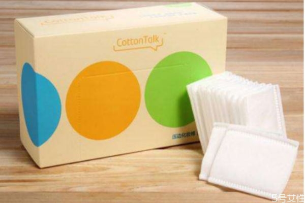 用化妝棉擦臉好嗎 洗完臉能用化妝棉擦干嗎 用化妝棉擦臉好嗎 洗完臉能用化妝棉擦干嗎